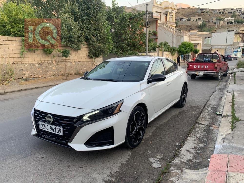 نيسان ألتيما